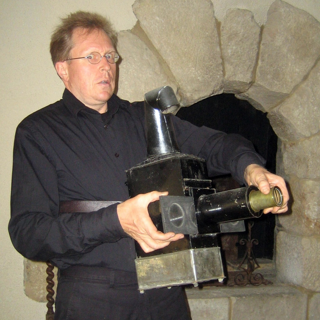 A rare belt-mounted variation of the magic lantern created by Philip Carpenter, 1823 (Erkki Huhtamo Collection)